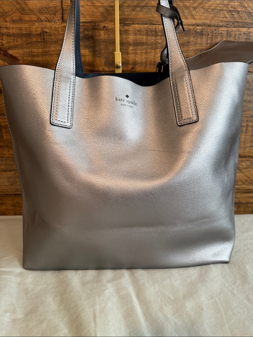 Kate spade (GUC) Metallic Silver Reversible Tote with Wristlet Pouch - Picture 2 of 10